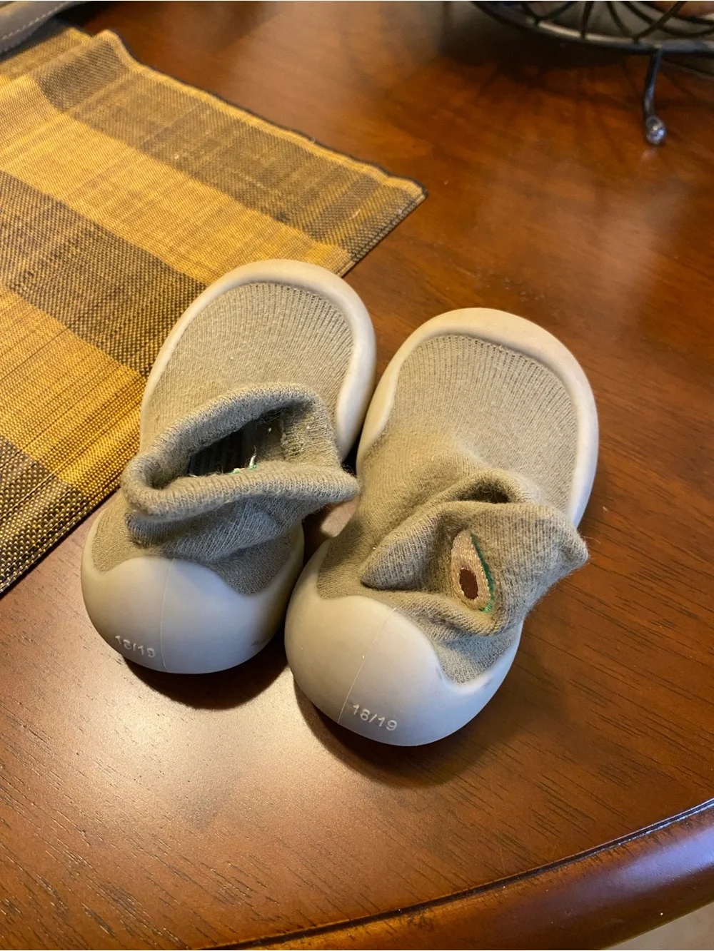 Sock shoes